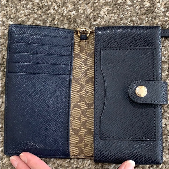 Coach wristlet - Picture 2 of 4